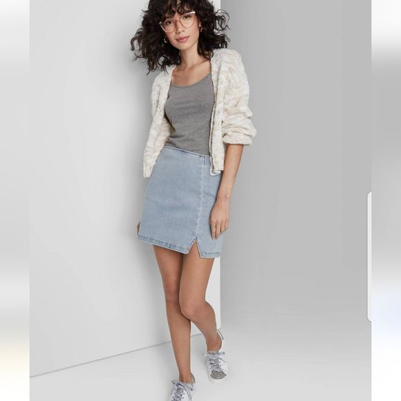 Womens Light Wash Denim Stretch Mini Skirt W/Front Notch & Seam NWT Plus Sz. 16 - Picture 3 of 14